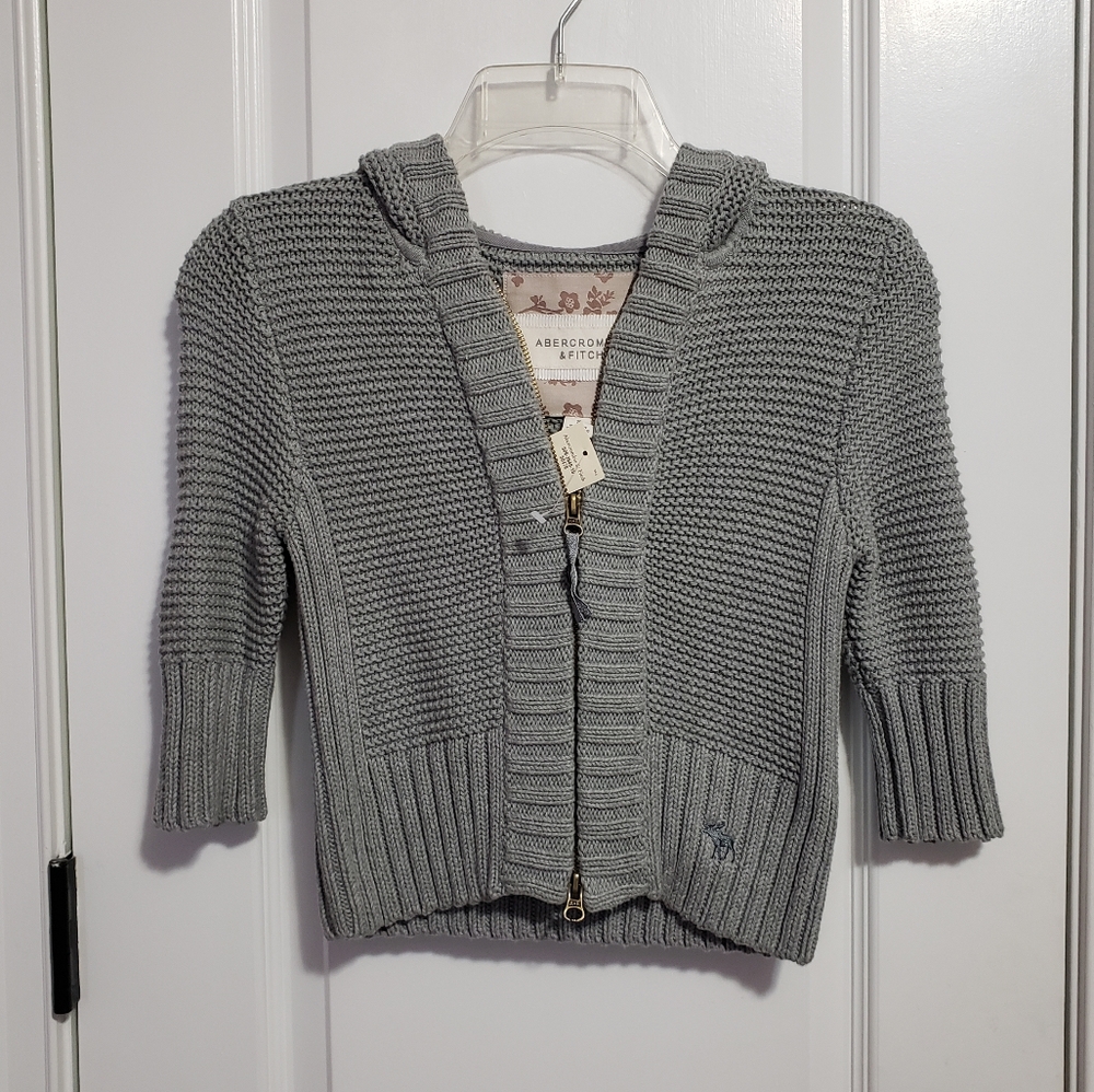 Abercrombie and Fitch cropped gray sweater size S